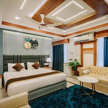 Excellency Airport Hotel Kochi Exterior photo