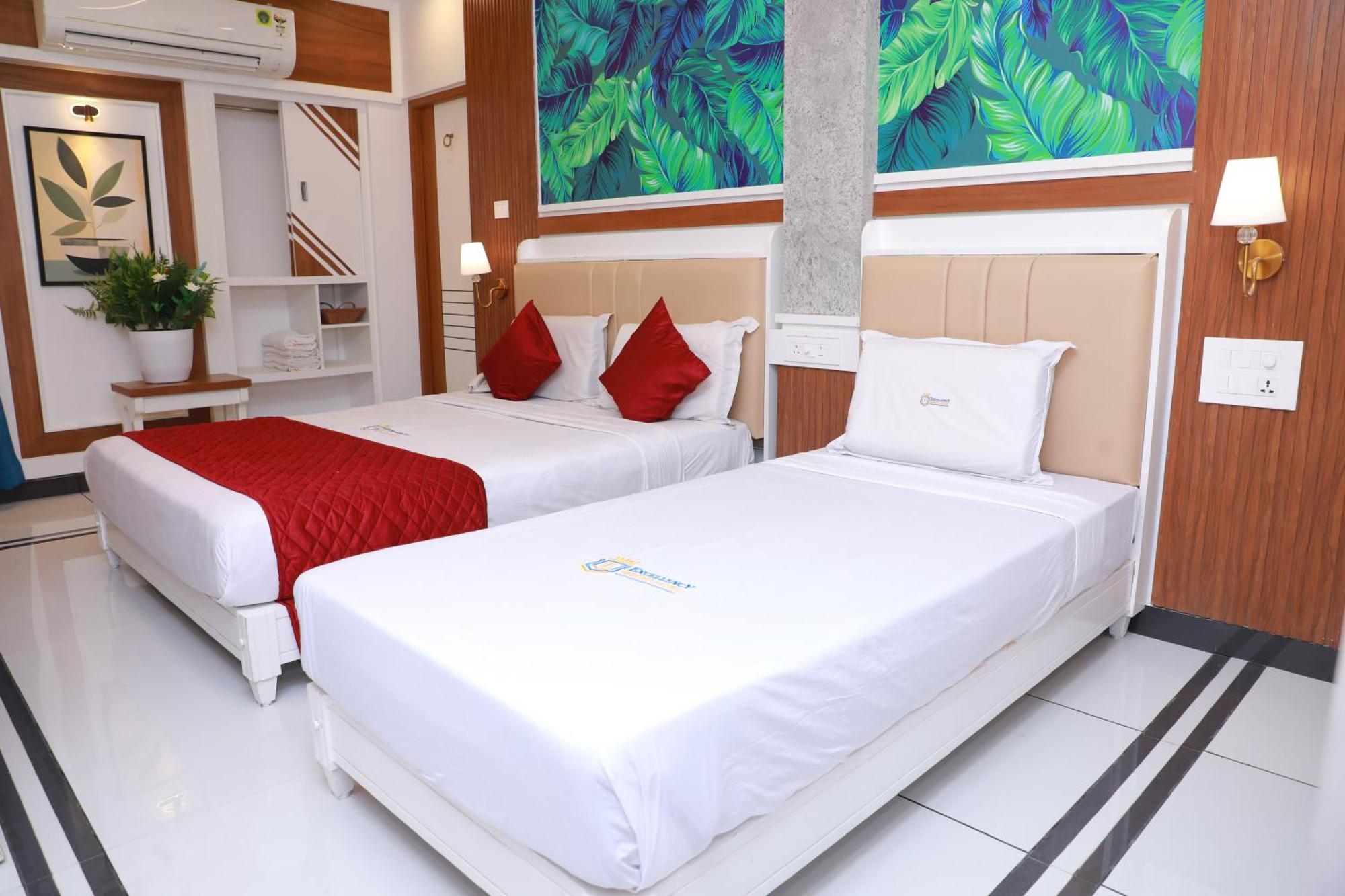 Excellency Airport Hotel Kochi Exterior photo