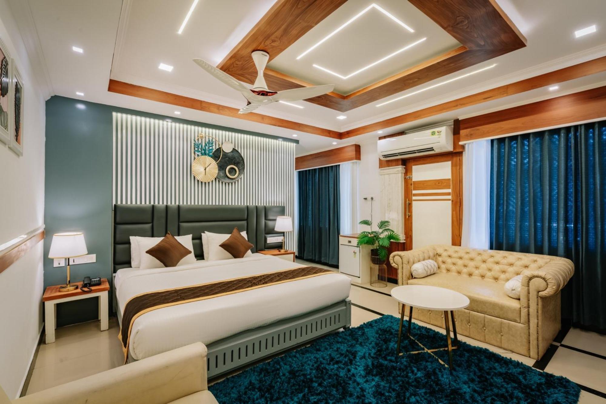 Excellency Airport Hotel Kochi Exterior photo